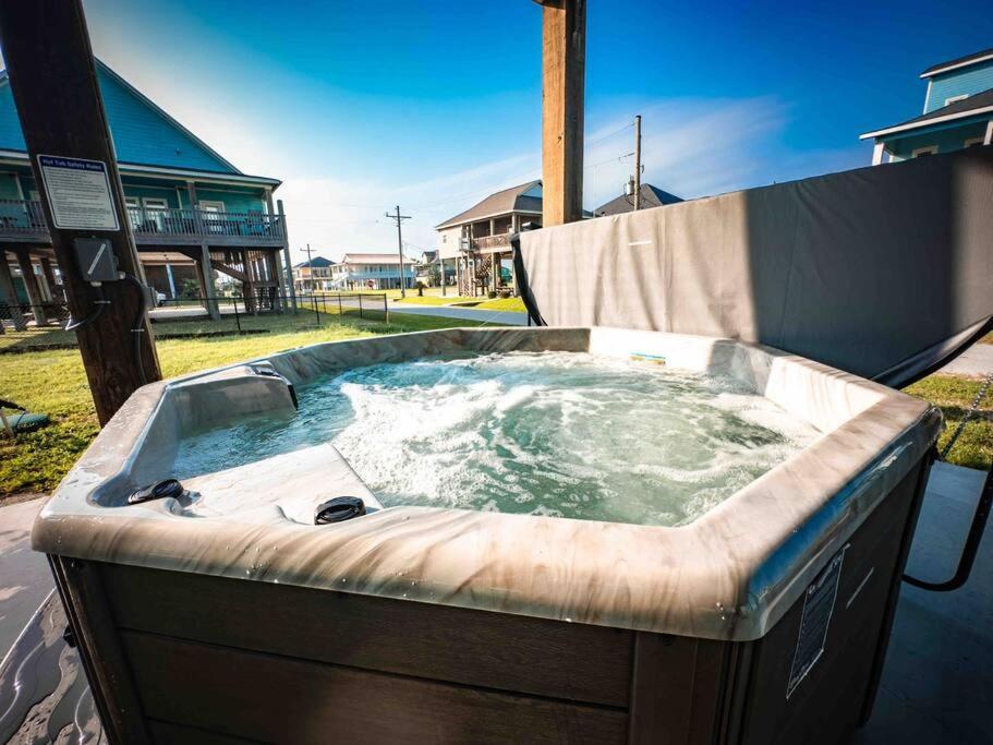 Beachfront - Hot Tub - Bbq - 14 Guests Bolivar Peninsula Εξωτερικό φωτογραφία